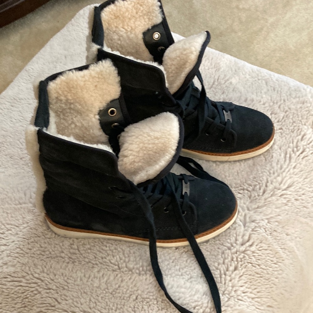 Blue suede sneaker